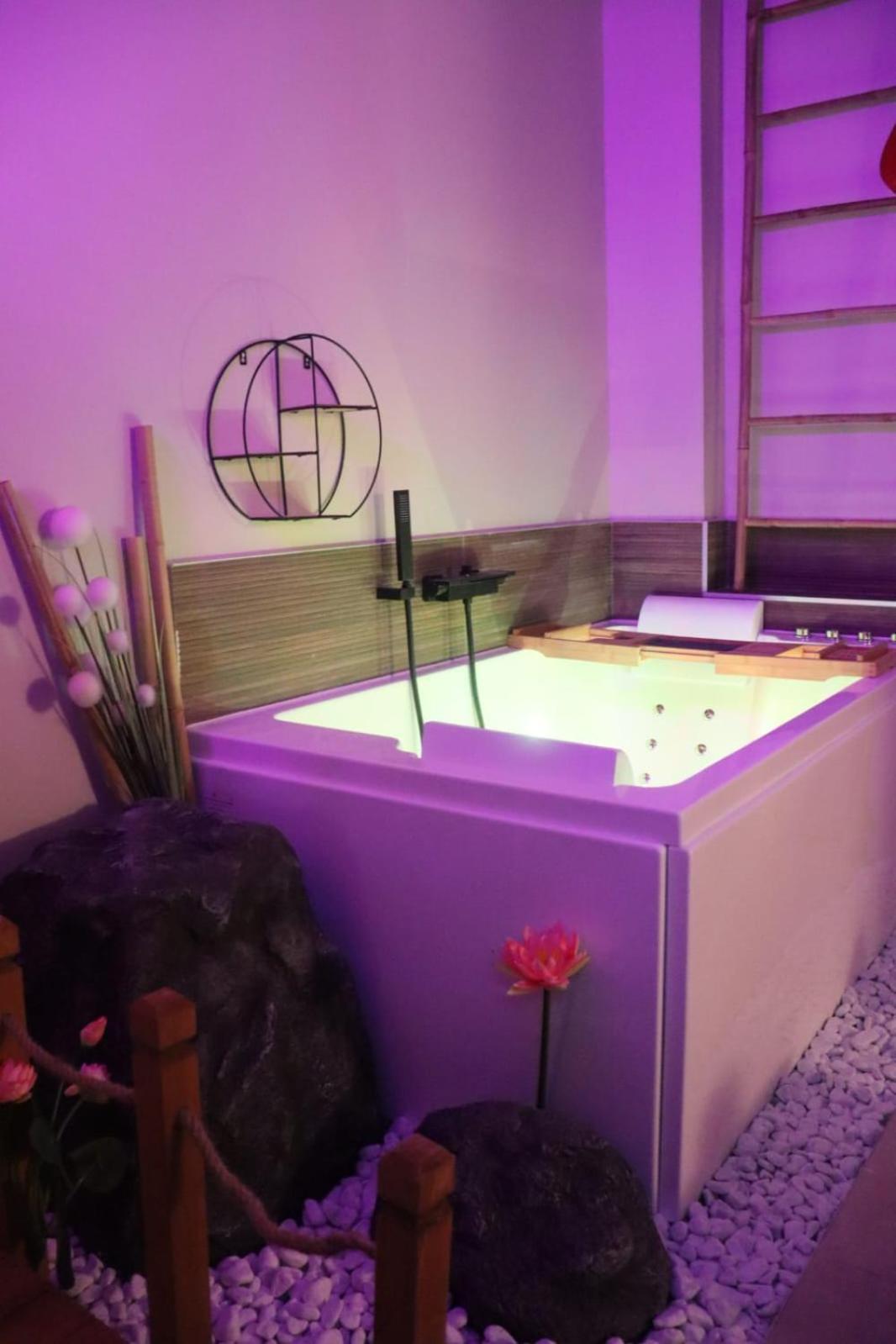 Loveroom Japon Avec Balneotherapie Toulon Exterior photo